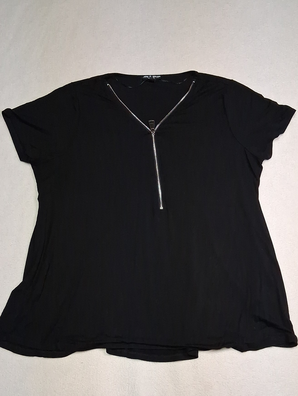 Cable & Gauge Black Short Sleeve Zip Detail Top
